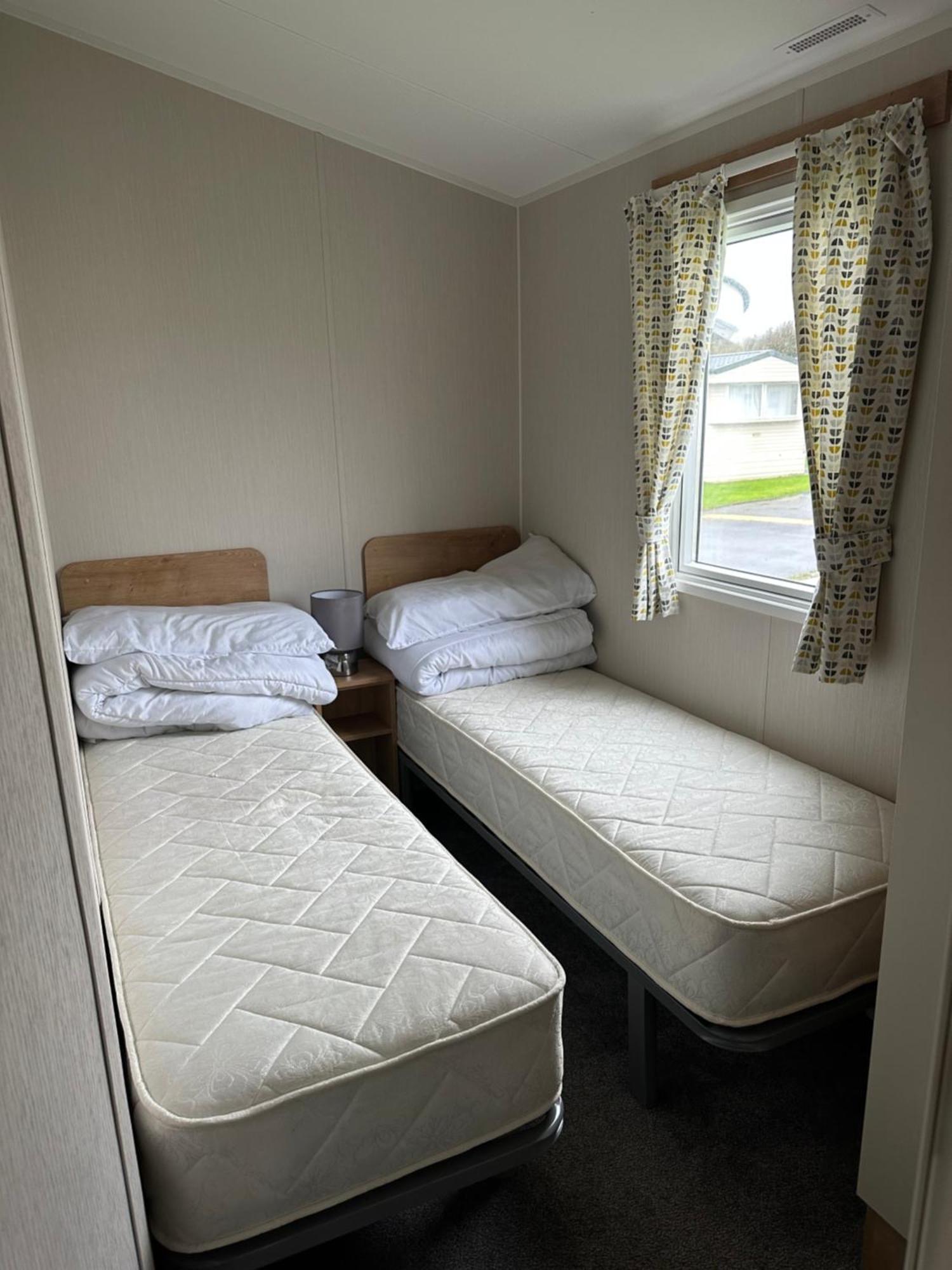 Powys 37 Hotel Борт Екстериор снимка